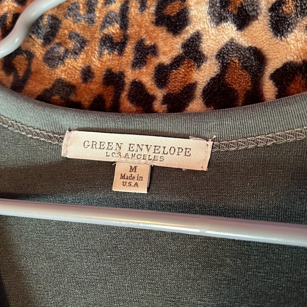 Green top - Picture 3 of 4